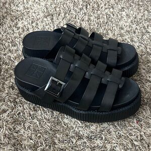 T.U.K Viva Mondo Creeper Black Fisherman Sandals Black Platform Buckle Detail